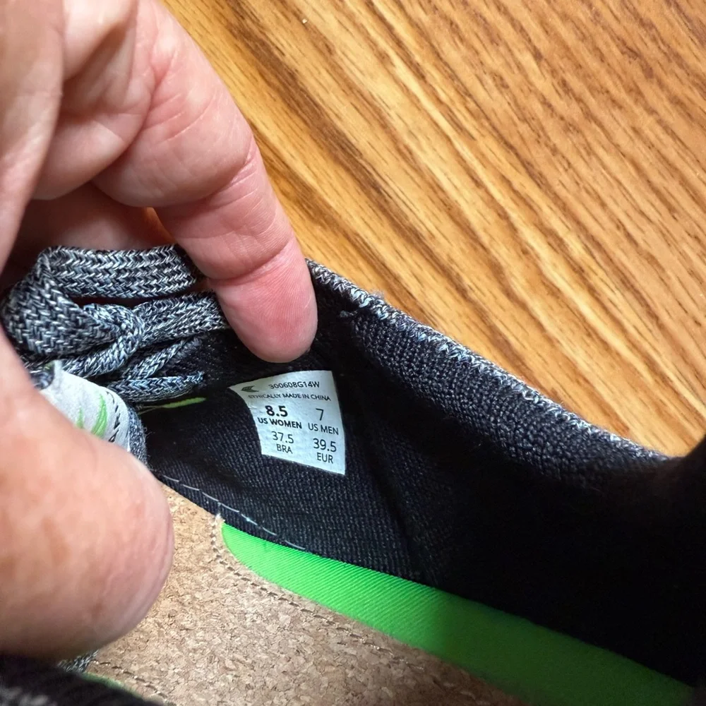 Cariuma Ibi Low Sneakers in Stone Gray Knit - Picture 6 of 6